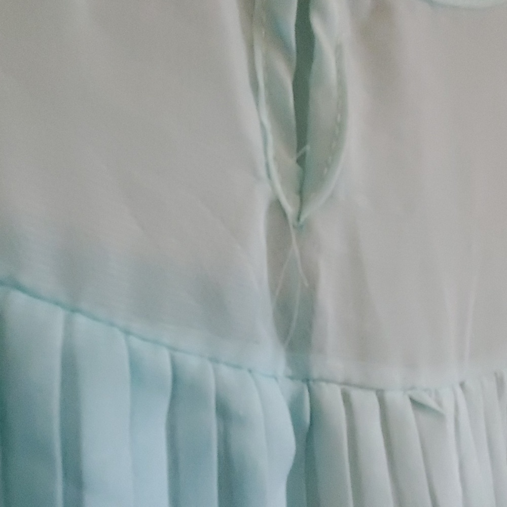 Beautiful blouse! - Picture 8 of 8